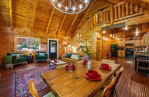 Gatlinburg - Pigeon Forge Cabin | Log cabin w/hot tub, arcade game, & stunning views + Free Attraction Tickets