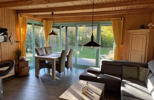 Damp House | Log cabin Windrose
