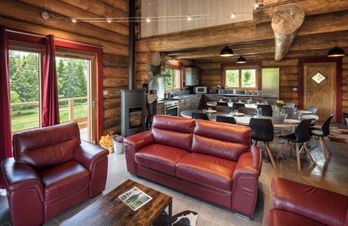 La Pesse House | Log cabin with 25 m2 terrace and unobstructed view