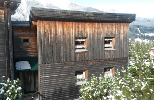 Hohentauern House | Log cabin with breathtaking mountain views through the changing seasons