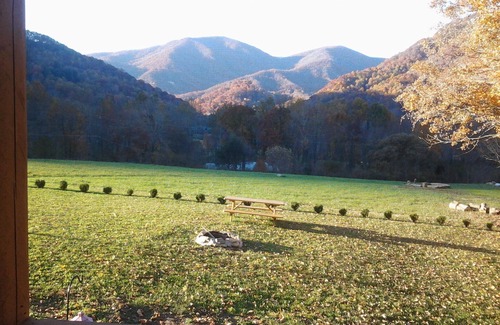 Maggie Valley Cabin | Log cabin with Country feel and awesome views