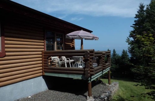 West Bay House | Log cabin with fantastic panoramic views