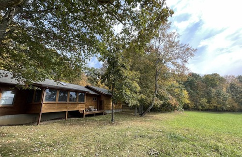 Hot Springs Cabin | Log cabin with lots of private space - 12mins from Omni Homestead!