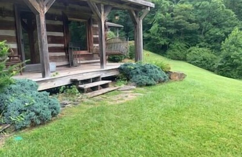 Altamont House | Log Cabin with Mountain Views, Hot Tub & Huge Yard