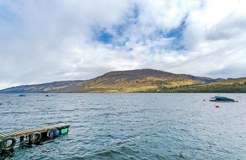 Lochearnhead Ski Chalet | Log cabin with one double with ensuite shower and two twin.