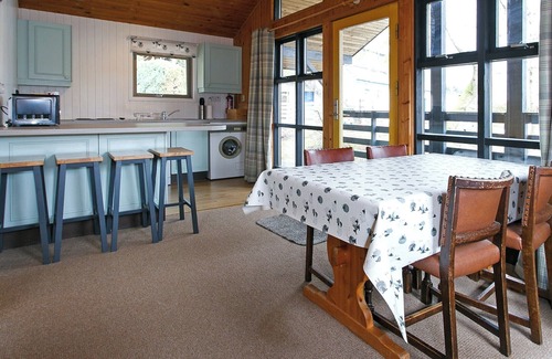 Lochearnhead Ski Chalet | Log cabin with one double with ensuite shower and two twin.