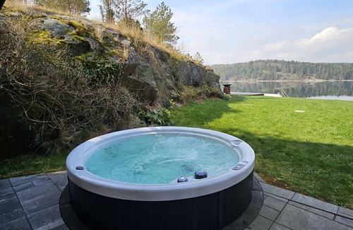 Torreby Ski Chalet | Log cabin with pool, sauna and boat by Torreby Castle | SE09080