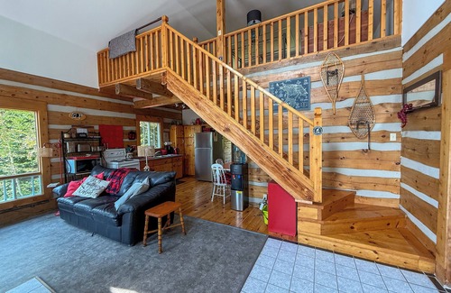 Manitoulin District Cottage | Log Cottage on Lake Huron – Peaceful South Shore Escape on Manitoulin Island.