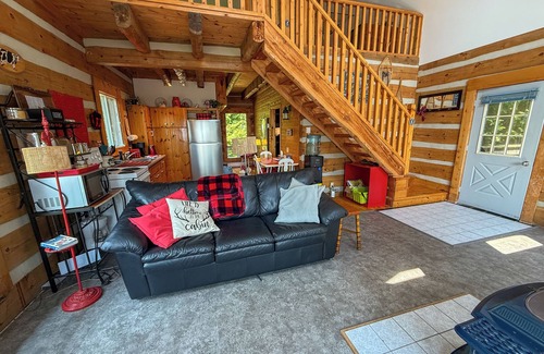 Manitoulin District Cottage | Log Cottage on Lake Huron – Peaceful South Shore Escape on Manitoulin Island.