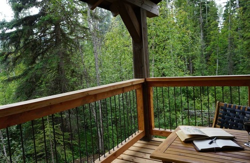 Golden Cabin | Log Dovetail Rooster Cabin - Mountain Life Getaway!