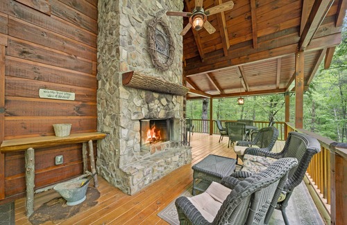 Banner Elk Cabin | Log Heaven - Romantic Luxury Log Cabin near Banner Elk With Hot Tub, Pool Table, & Fishable River!