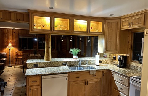 Edgerton House | Log home Lake Koshkonong and Rock River !