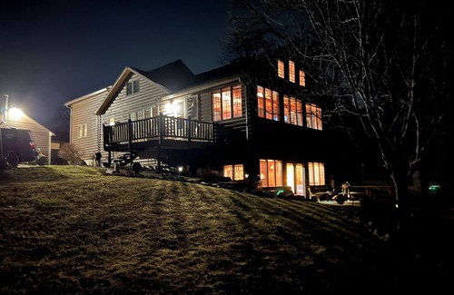 Edgerton House | Log home Lake Koshkonong and Rock River !