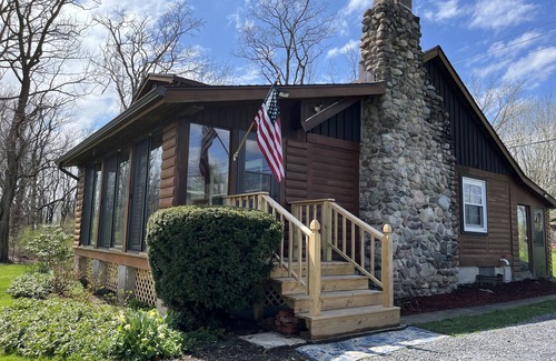 Town of Varick House | Log Home Leisure