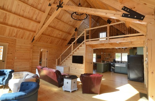 Mount Sunapee House | Log Home Mt Sunapee View - 5 min from beach and mountain & 9 min from town