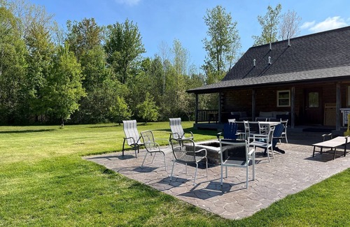Millington Cabin | Log home on 17 Acres w/Modern Amenities - near Frankenmuth