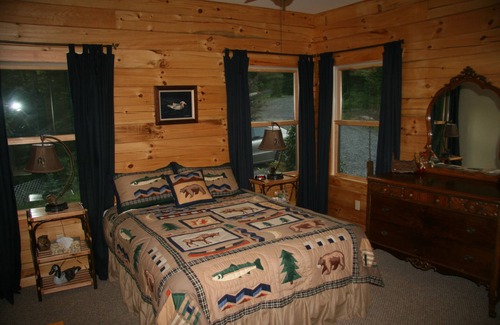 Huntingdon Cabin | Log Home on the Lake