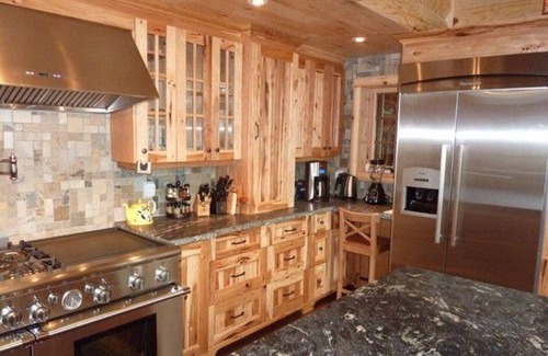 McKellar Cottage | Log Home, Sunsets, Sand Beach, Sauna, Fishing boat, Muskoka Room, Golf