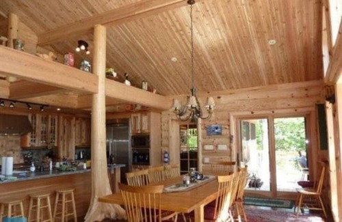 McKellar Cottage | Log Home, Sunsets, Sand Beach, Sauna, Fishing boat, Muskoka Room, Golf