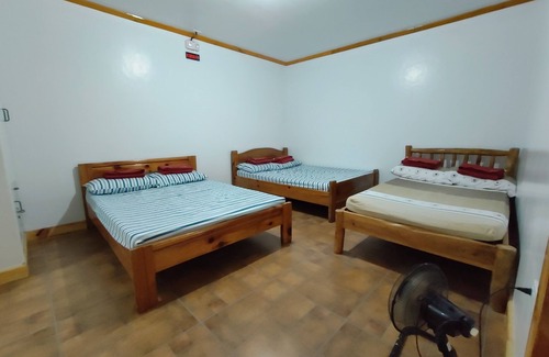 Baguio House | Log Homes Inspired Unit w/Wi-Fi and Cable