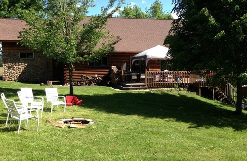 Tunkhannock House | Log House on water, family get-a-way in mountains w/pond, fishing & Swimming