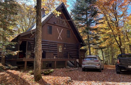 Lac Superieur Village Ski Chalet | Log ski chalet beside northside of Mont Tremblant
