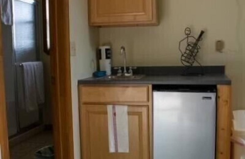 Sciota House | Log Style Villa Great Location JACUZZI! Pool usage 40 yrs. Exp. in vaca rentals.