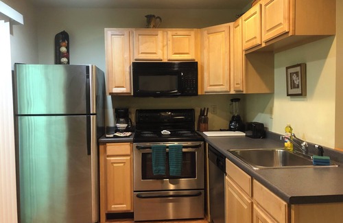 Sciota House | Log Style Villa Great Location JACUZZI! Pool usage 40 yrs. Exp. in vaca rentals.