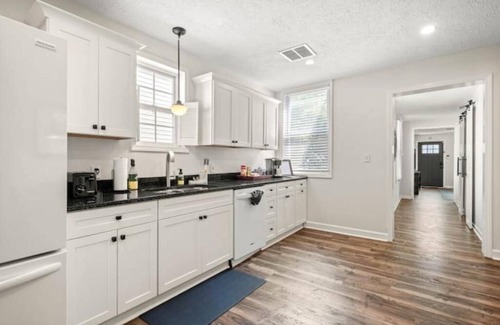 Shelby Park House | Logan Street: Centrally Located, Renovated w/3 Beds