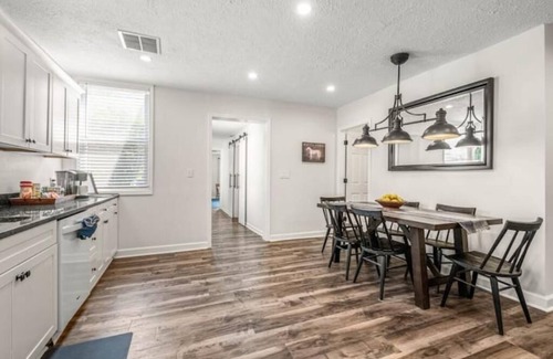 Shelby Park House | Logan Street: Centrally Located, Renovated w/3 Beds