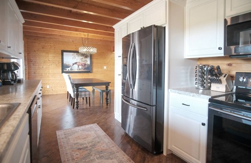 Coxs Creek Cabin | LogCabin-15 min Bardstown Pool