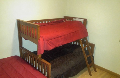 Cochrane Cabin | Logde sleeps 11 .set up for exploring the Mississippi River or Driftless Area.