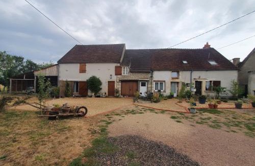 Varennes-les-Narcy House | Logis côté Cour
