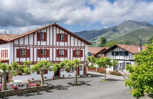 Sare Hotel | Logis Hôtel Baratxartea