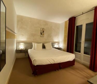 Rochemaure Hotel | Logis Hôtel Médiéval, Montélimar Nord