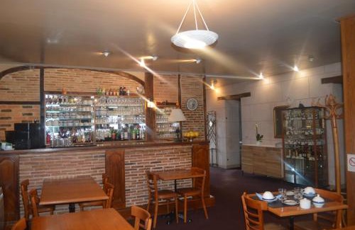 Sille-le-Guillaume Hotel | Logis Le Bretagne