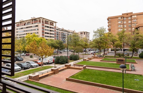 La Almozara Apartment | LOIRA ROSALIA: Cozy and Comfortable in a Green Area