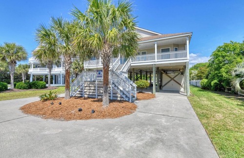 Long Bay Estates House | Lollipops Beach House - Four Bedroom, Three Bath, Private Pool in Long Bay
