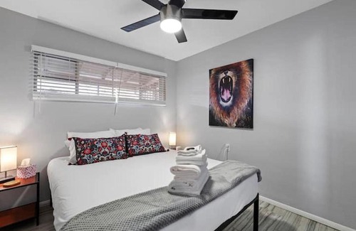 Camelback East House | Loma Linda Courtyard Suites