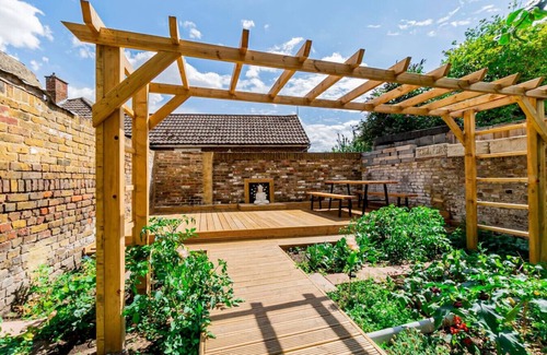 Heathrow Villages House | London Heathrow Home-A Brand new 6 bed house