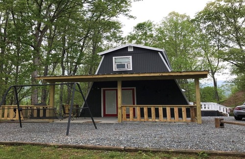 Robbinsville Cabin | London's Mountain House - Cozy Romantic mountain cabin - easy paved road access