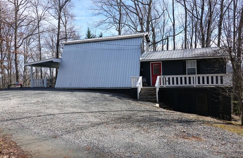 Robbinsville Cabin | London's Mountain House - Cozy Romantic mountain cabin - easy paved road access