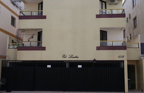 Praia do Morro Apartment | LONDRES 201 BUILDING, 2 bedroom apartment, 1 garage, air conditioning in the suite, 200m from MORRO BEACH.