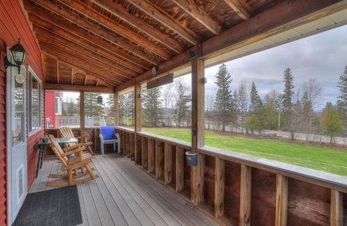 Rangeley House | Lone Moose - Cute Cabin within walking distance to downtown Rangeley