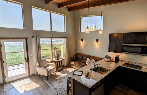 Brewster Cottage | Lone Point Cellars