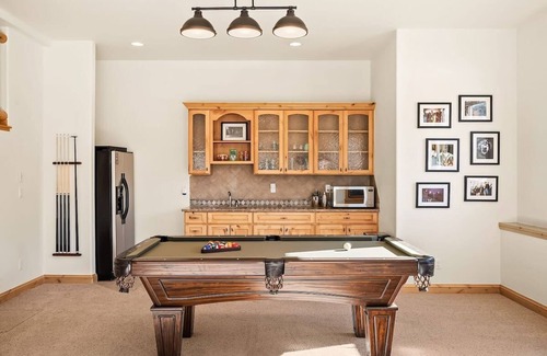 Bailey House | Lone Rock Mountain Retreat w/Views & Private Lake!