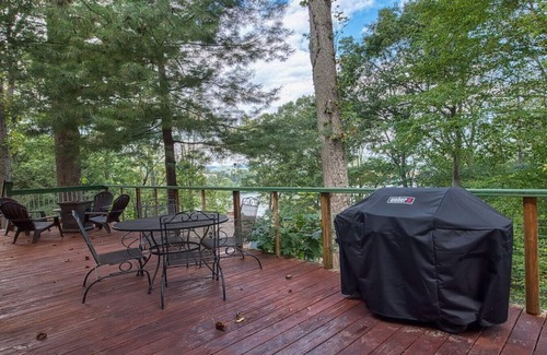 Lake Junaluska Apartment | Lone Star Retreat # 3 -10 min to Waynesville & BR Pkwy-25 min to Biltmore Estate