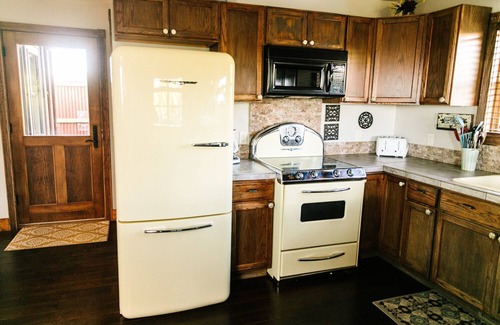 Spanish Valley Cabin | Lonebranch Cabin @ Whispering Oaks, 20 miles from Moab!