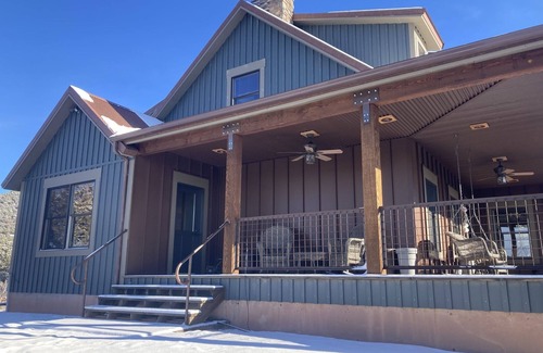 Spanish Valley Cabin | Lonebranch Cabin @ Whispering Oaks, 20 miles from Moab!
