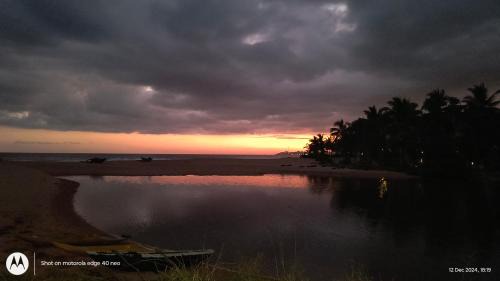 Tangalle Bed & Breakfast | Lonely Beach Resort Tangalle